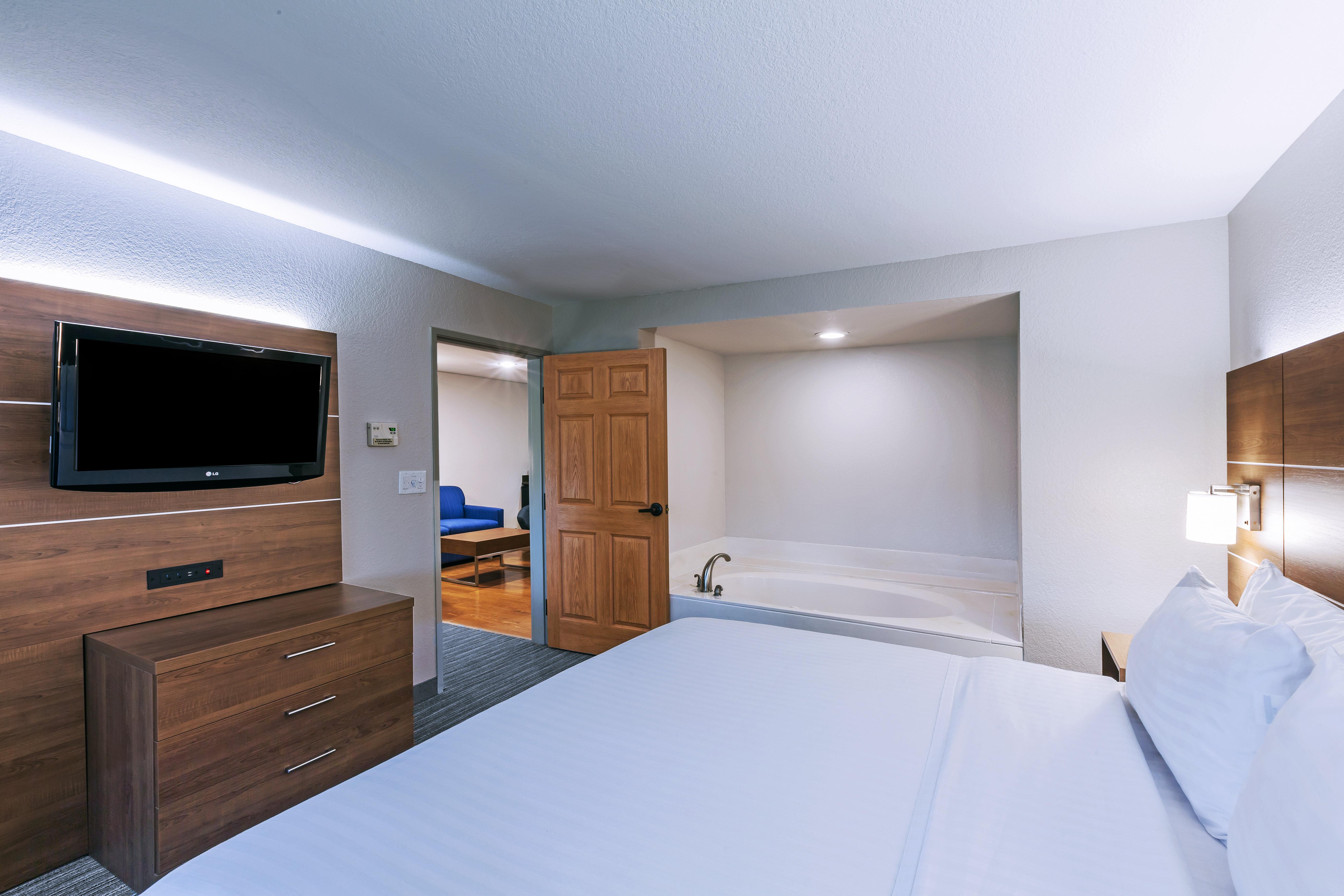 Holiday Inn Express & Suites Tulsa S Broken Arrow Hwy 51 By Ihg Esterno foto
