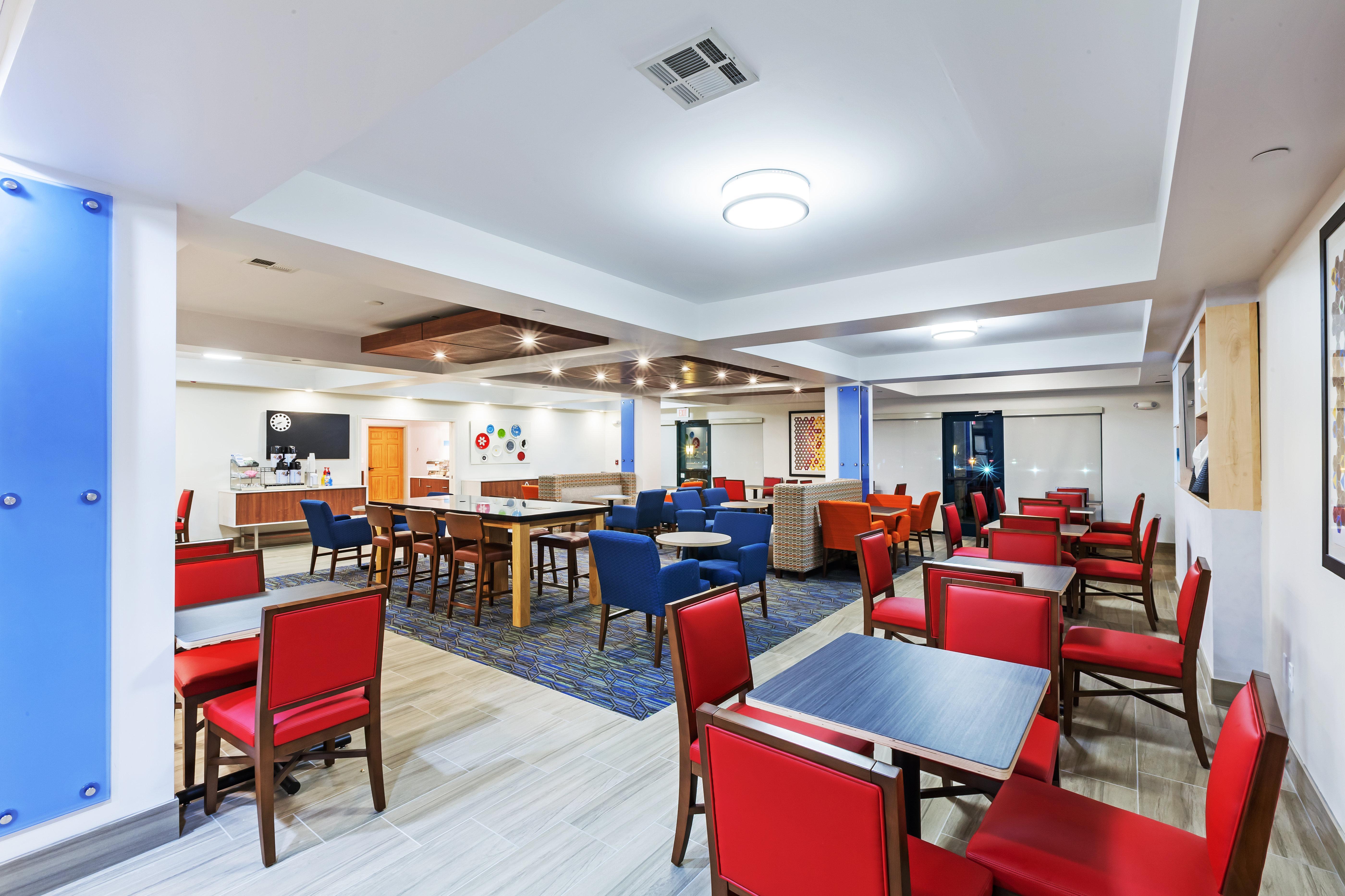Holiday Inn Express & Suites Tulsa S Broken Arrow Hwy 51 By Ihg Esterno foto