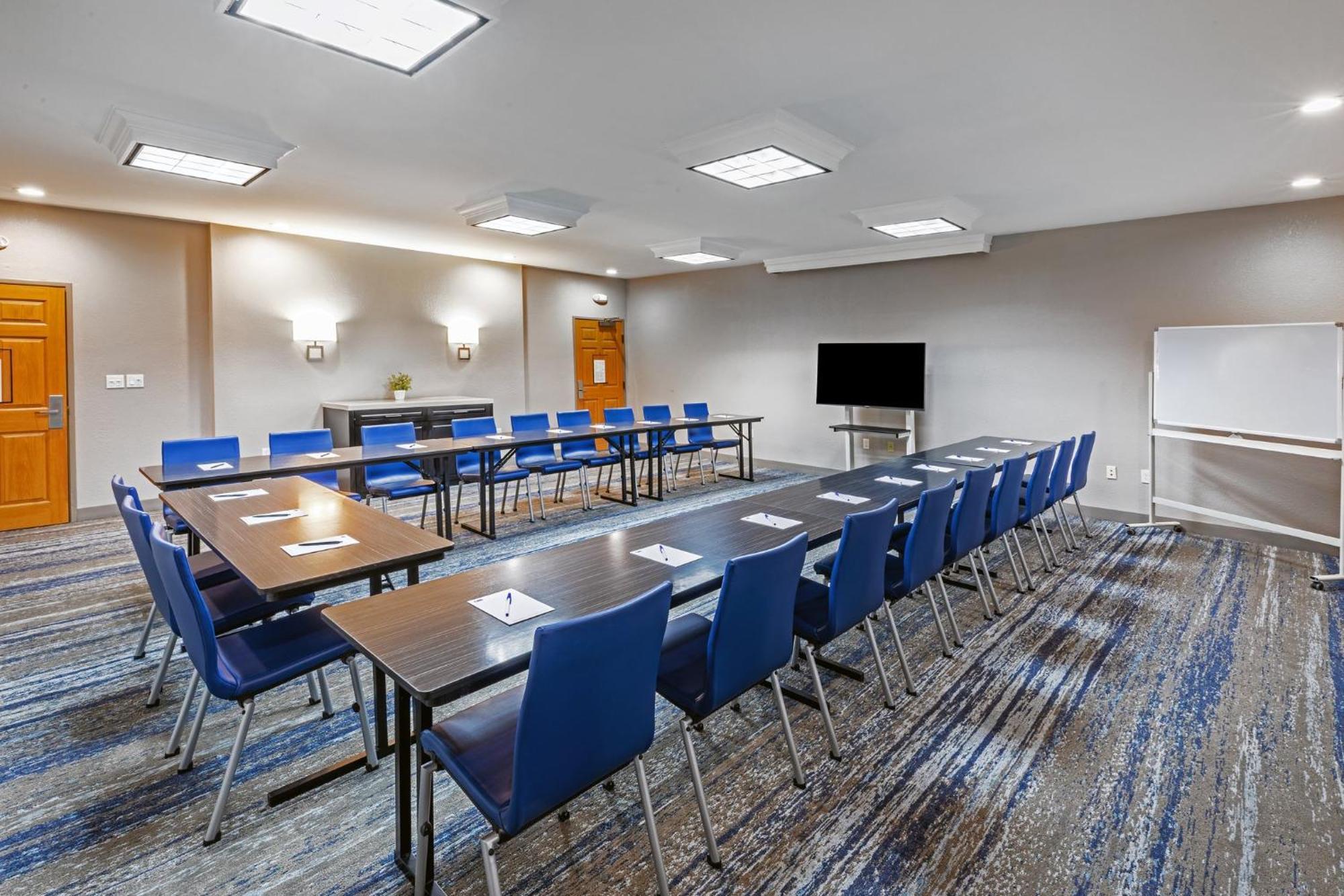 Holiday Inn Express & Suites Tulsa S Broken Arrow Hwy 51 By Ihg Esterno foto