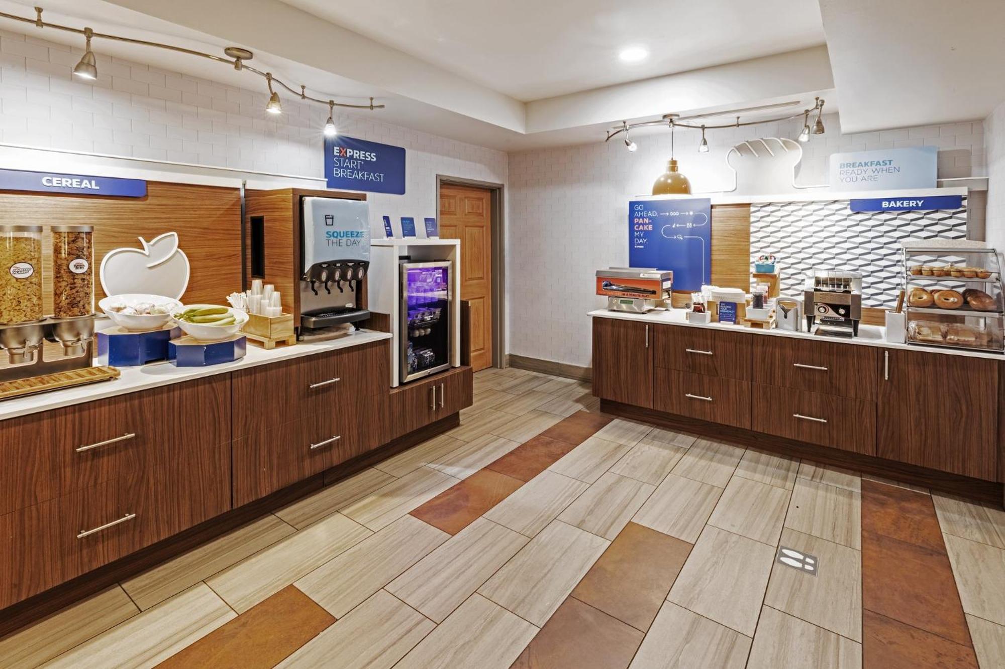 Holiday Inn Express & Suites Tulsa S Broken Arrow Hwy 51 By Ihg Esterno foto