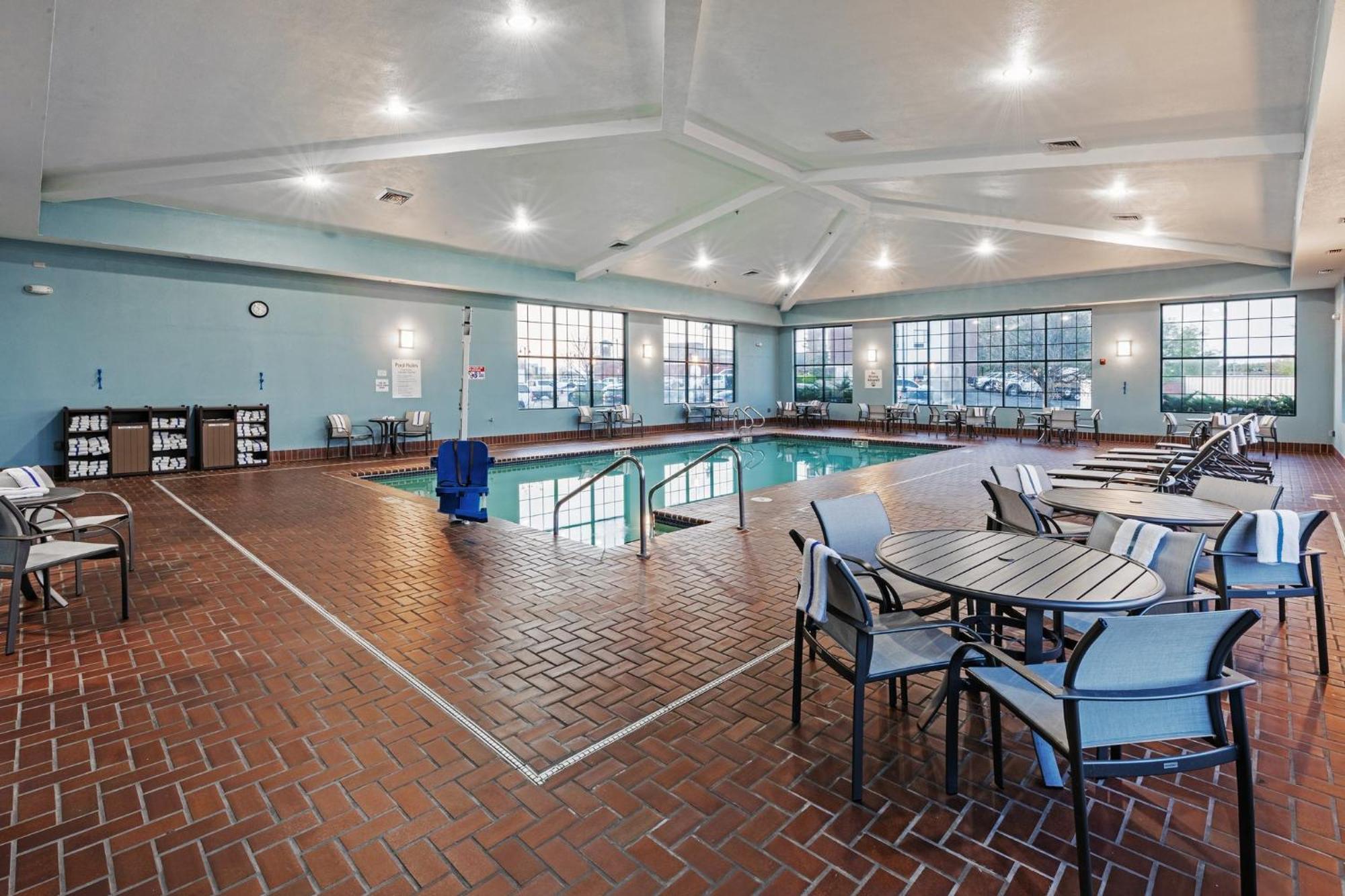 Holiday Inn Express & Suites Tulsa S Broken Arrow Hwy 51 By Ihg Esterno foto