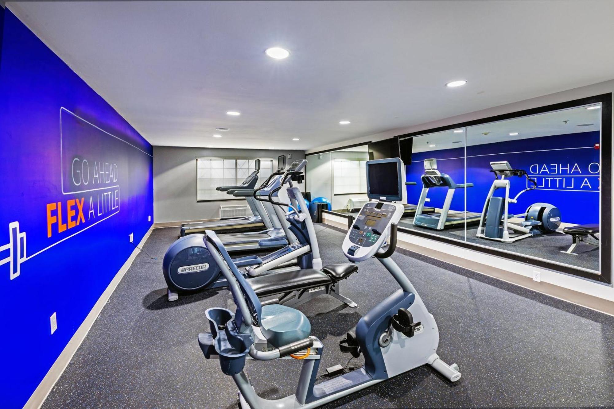 Holiday Inn Express & Suites Tulsa S Broken Arrow Hwy 51 By Ihg Esterno foto