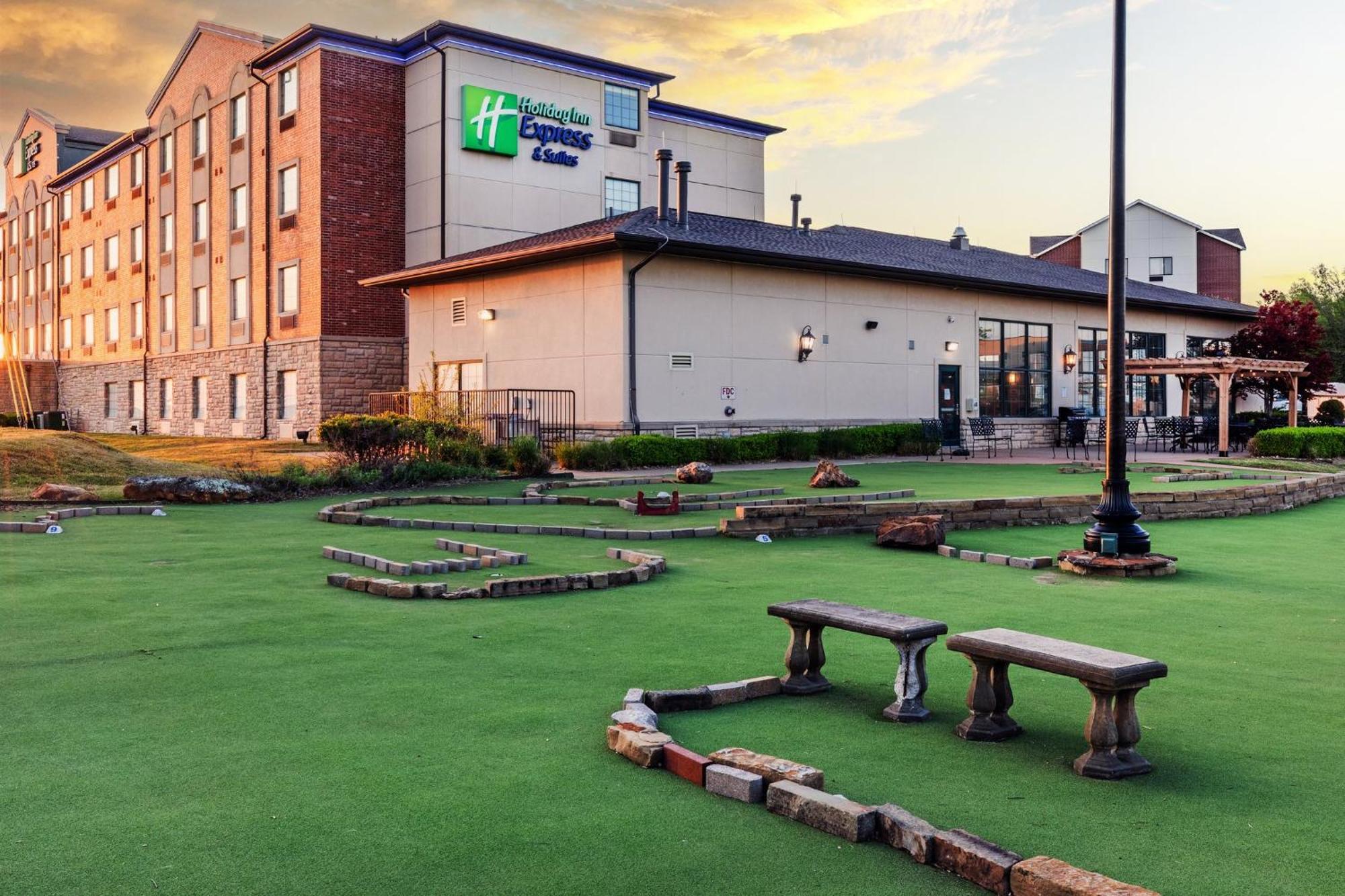 Holiday Inn Express & Suites Tulsa S Broken Arrow Hwy 51 By Ihg Esterno foto