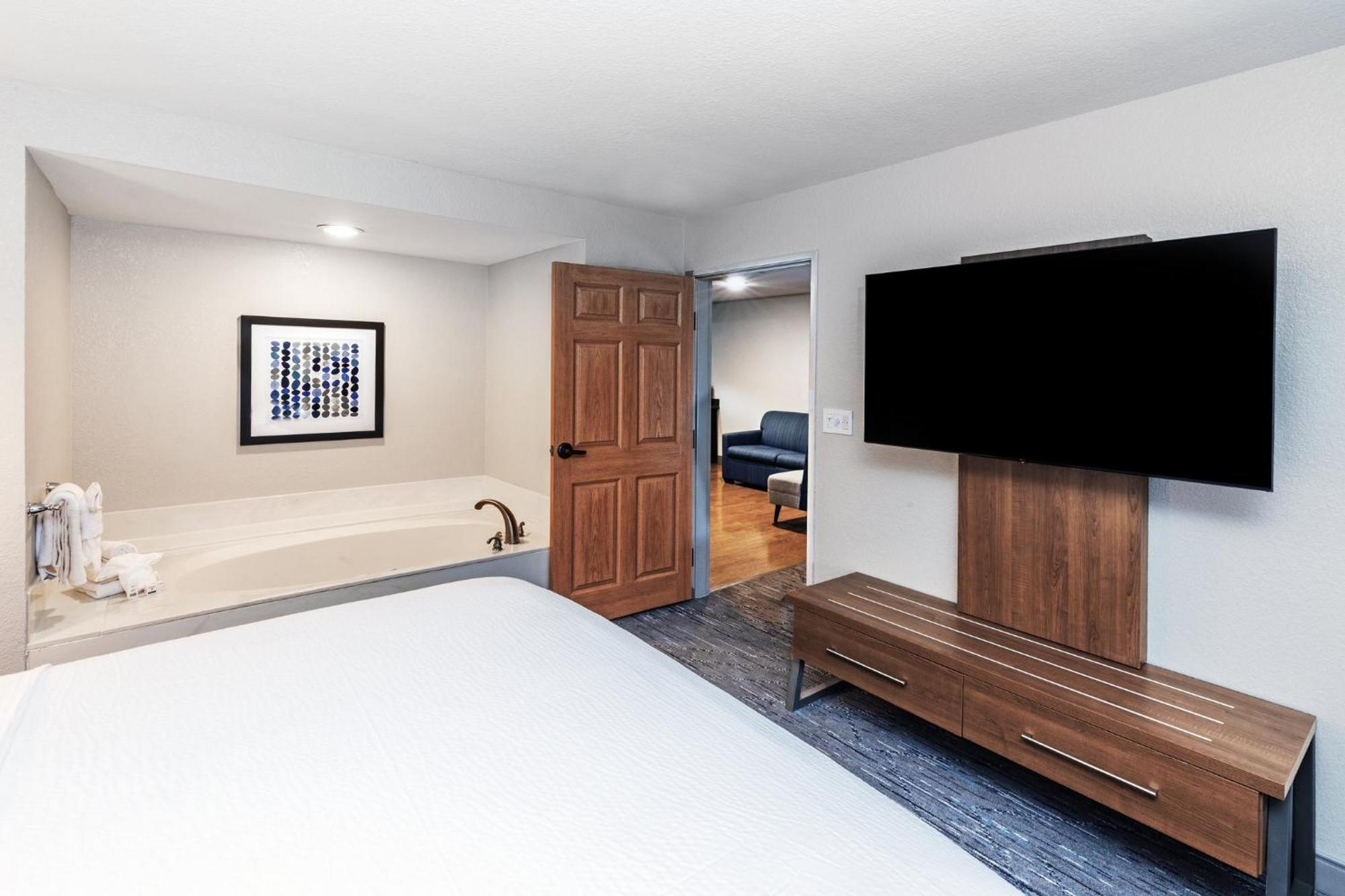 Holiday Inn Express & Suites Tulsa S Broken Arrow Hwy 51 By Ihg Esterno foto