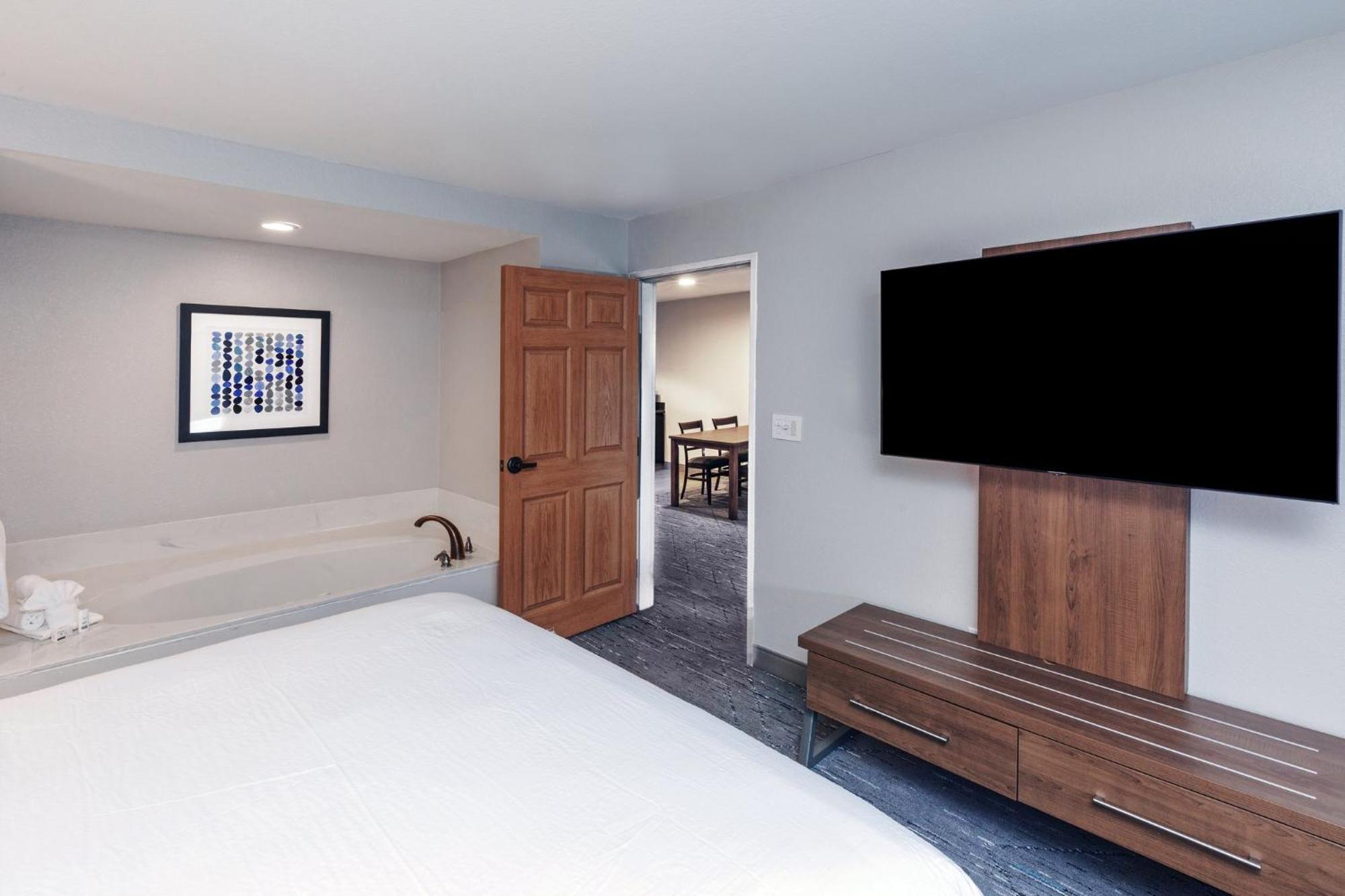 Holiday Inn Express & Suites Tulsa S Broken Arrow Hwy 51 By Ihg Esterno foto