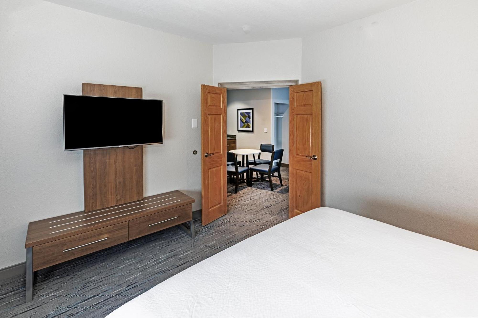 Holiday Inn Express & Suites Tulsa S Broken Arrow Hwy 51 By Ihg Esterno foto