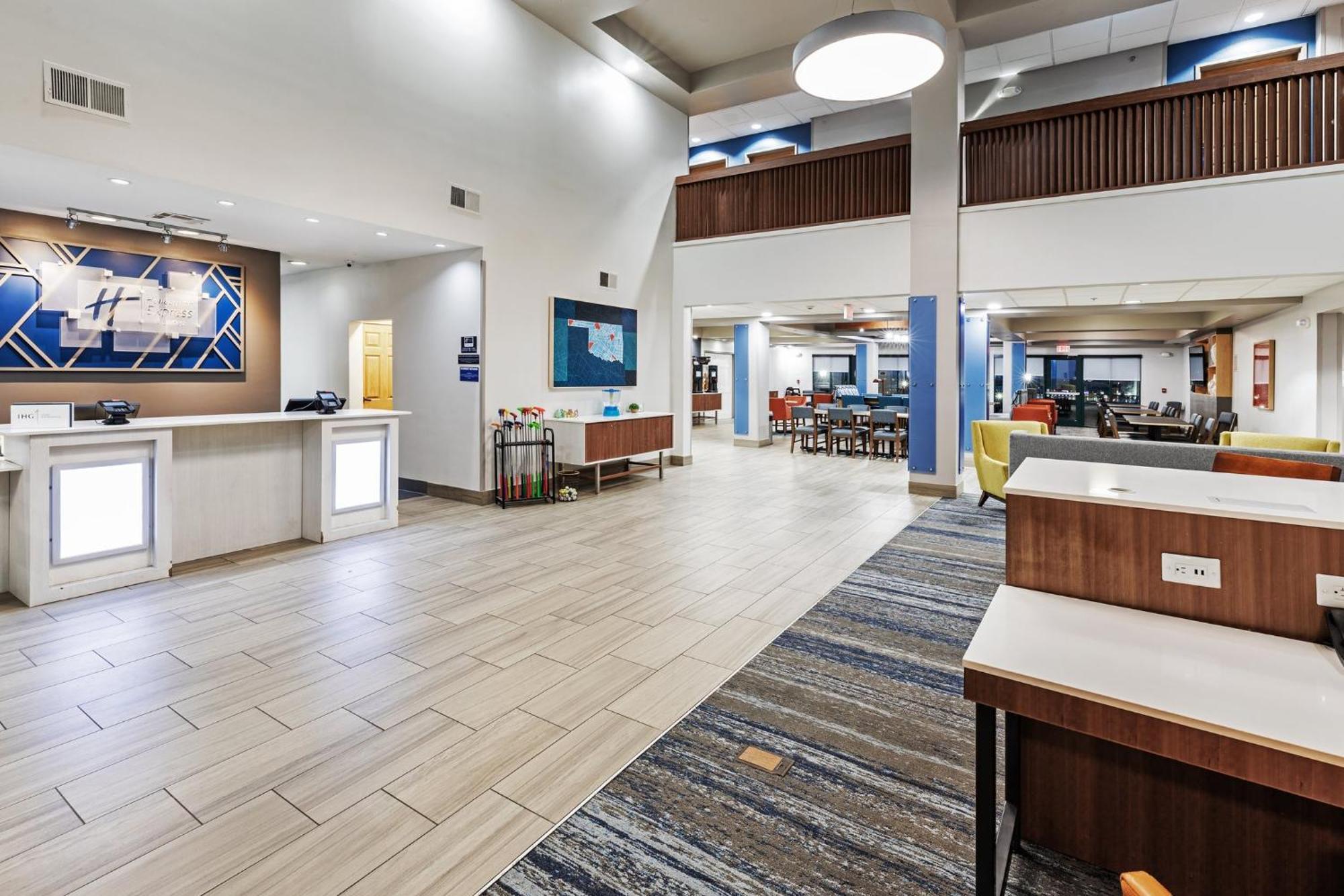 Holiday Inn Express & Suites Tulsa S Broken Arrow Hwy 51 By Ihg Esterno foto
